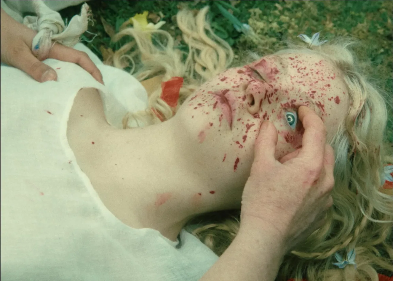 NOM, short film directed by Ananda Siml. Cinematography by Anibal Castaño, still 1